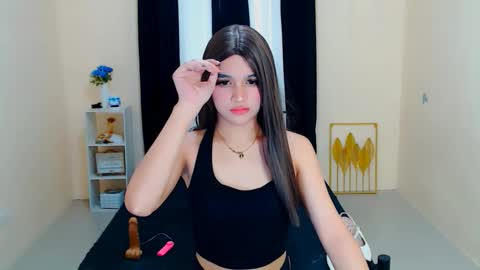 Snapshot of lux_white chatting on 24, 9, 2025 queen lux online show from 24, 9, 2025