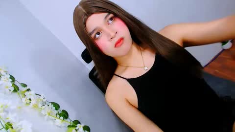 Snapshot of lux_white chatting on 11, 11, 2025 queen lux online show from 11, 11, 2025