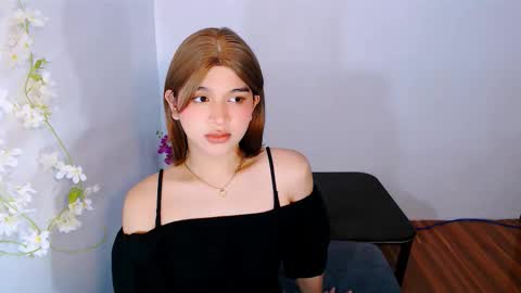 Snapshot of lux_white chatting on 25, 11, 2025 queen lux online show from 25, 11, 2025