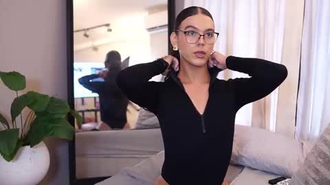 Luxa  online show from 7, 4, 2026