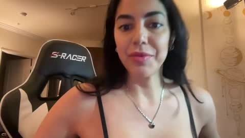 luxcher22 online show from 5, 3, 2025