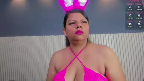 Snapshot of luxemilf chatting on 18, 10, 2025 Luxe3 online show from 18, 10, 2025