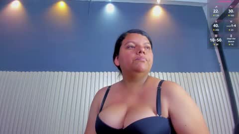 Snapshot of luxemilf chatting on 20, 11, 2025 Luxe3 online show from 20, 11, 2025