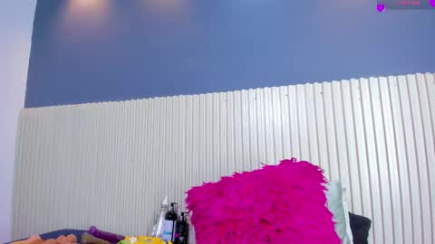 Snapshot of luxemilf chatting on 3, 12, 2025 Luxe3 online show from 3, 12, 2025