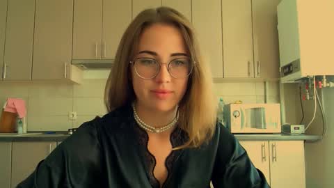 Snapshot of luxie_queen chatting on 21, 9, 2025 Katie online show from 21, 9, 2025