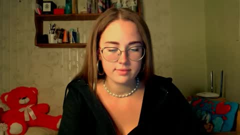 Snapshot of luxie_queen chatting on 1, 10, 2025 Katie online show from 1, 10, 2025