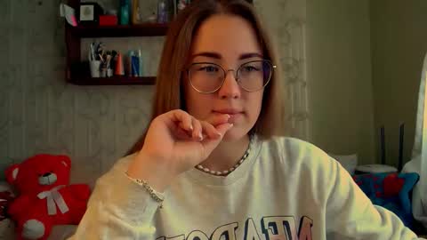 Snapshot of luxie_queen chatting on 2, 10, 2025 Katie online show from 2, 10, 2025