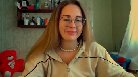 Snapshot of luxie_queen chatting on 6, 10, 2025 Katie online show from 6, 10, 2025