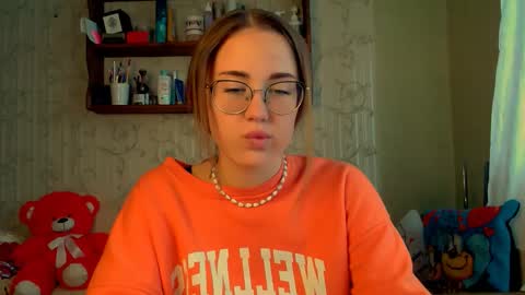 Snapshot of luxie_queen chatting on 7, 10, 2025 Katie online show from 7, 10, 2025