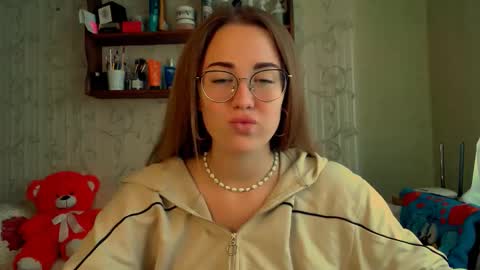 Snapshot of luxie_queen chatting on 9, 10, 2025 Katie online show from 9, 10, 2025
