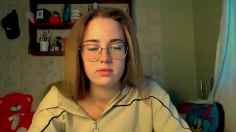 Snapshot of luxie_queen chatting on 14, 10, 2025 Katie online show from 14, 10, 2025