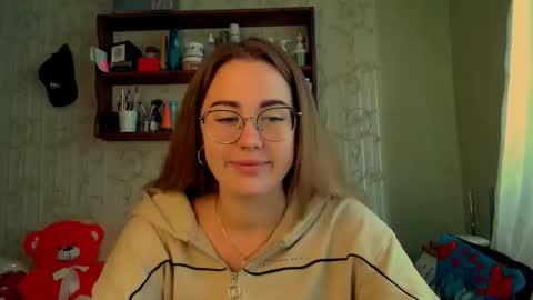Snapshot of luxie_queen chatting on 18, 10, 2025 Katie online show from 18, 10, 2025