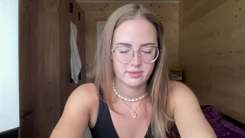 Snapshot of luxie_queen chatting on 3, 7, 2026 Katie online show from 3, 7, 2026