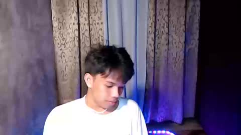 Snapshot of luxirfy_xx chatting on 17, 12, 2025 luxirfy online show from 17, 12, 2025