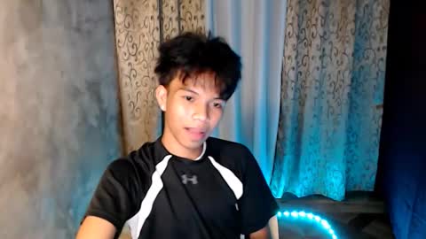 Snapshot of luxirfy_xx chatting on 18, 12, 2025 luxirfy online show from 18, 12, 2025