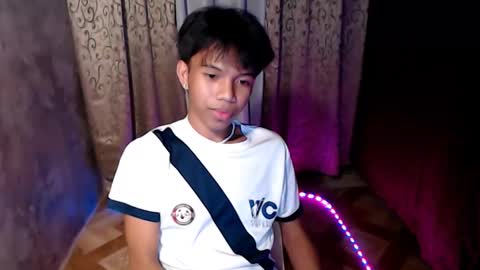 Snapshot of luxirfy_xx chatting on 19, 12, 2025 luxirfy online show from 19, 12, 2025