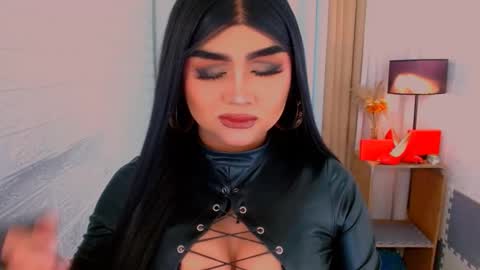 Snapshot of luxsasha chatting on 4, 11, 2025 Sasha Blaire online show from 4, 11, 2025