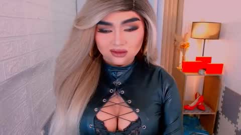 Snapshot of luxsasha chatting on 13, 11, 2025 Sasha Blaire online show from 13, 11, 2025