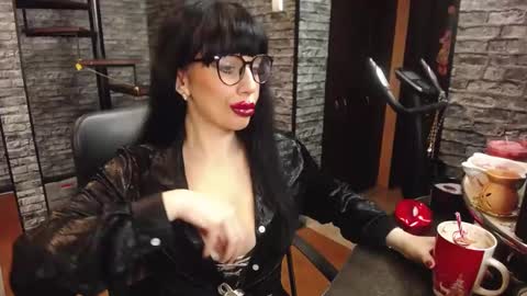 Snapshot of luxurymistress chatting on 12, 1, 2025 Spoiled dominant mindfucker mistress MakeupartistNail ArtistFitness and Yoga lover online show from 12, 1, 2025