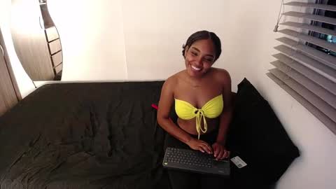 Snapshot of lvyyfox chatting on 23, 12, 2025 IVY online show from 23, 12, 2025