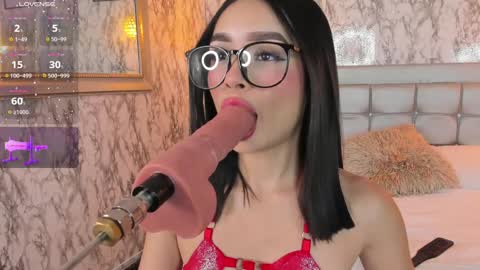 Snapshot of lyen_rae chatting on 19, 12, 2024 Lyen Rae online show from 19, 12, 2024
