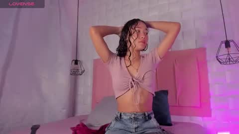 Lyhana Lee online show from 3, 2, 2025