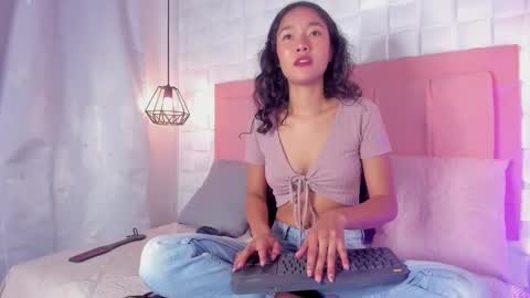 Lyhana Lee online show from 1, 3, 2025