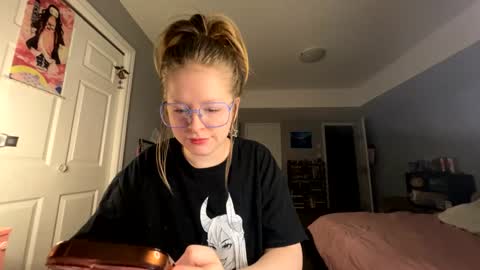 lyla999 online show from 12, 1, 2025