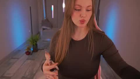 Snapshot of lylanimfa chatting on 5, 3, 2025 lylanimfa online show from 5, 3, 2025