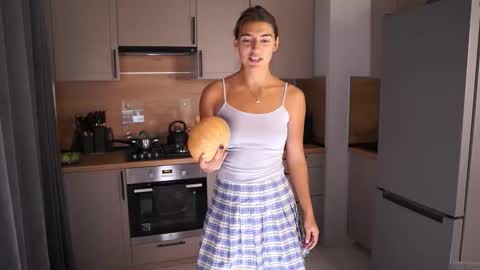  LYNN  online show from 26, 10, 2025