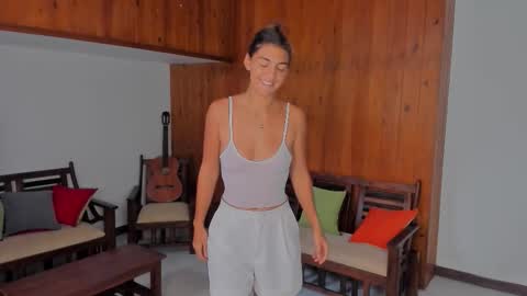  LYNN  online show from 18, 11, 2025