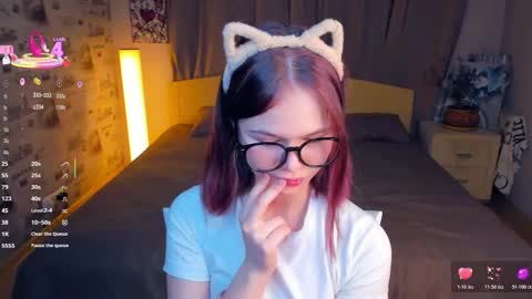 Snapshot of lynncozzy chatting on 4, 12, 2025 Cozy Lynns room online show from 4, 12, 2025