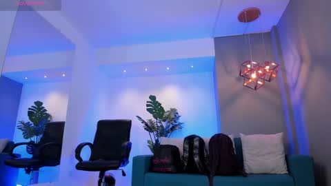 Lyssa  Everyday From 0700 to 1630 Col Time online show from 14, 2, 2025