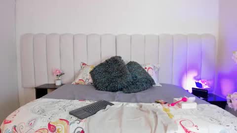 Snapshot of lyzzi_smith01 chatting on 12, 11, 2025 Lizzy smith online show from 12, 11, 2025