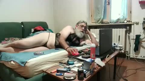 Snapshot of maax1970to chatting on 12, 10, 2025 maax1970 online show from 12, 10, 2025