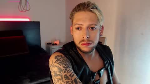 Snapshot of maaxxxrider chatting on 1, 11, 2025 YES MASTER online show from 1, 11, 2025