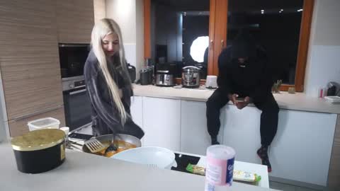 Mac Troy online show from 9, 10, 2025