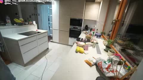 Mac Troy online show from 21, 12, 2025