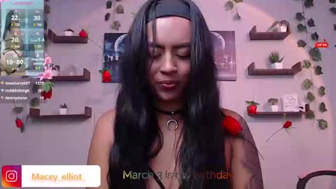 Macey Elliot Modelo Independiente online show from 27, 2, 2025