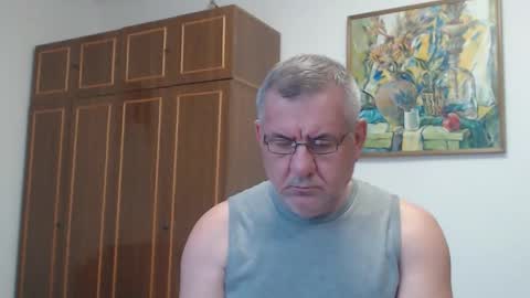 Snapshot of machomale3 chatting on 28, 9, 2025 Macho online show from 28, 9, 2025