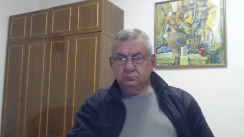 Snapshot of machomale3 chatting on 28, 10, 2025 Macho online show from 28, 10, 2025