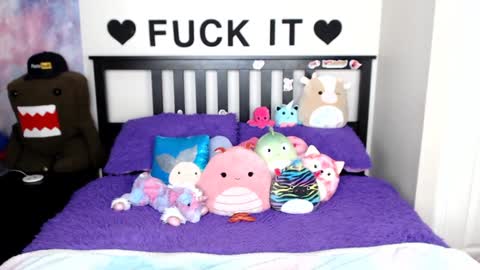 Mackenzie Wolfe online show from 18, 1, 2025