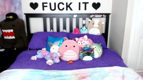 Mackenzie Wolfe online show from 28, 1, 2025