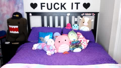 Mackenzie Wolfe online show from 2, 2, 2026