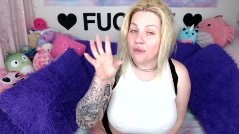 Snapshot of mackenziewolfe chatting on 22, 5, 2026 Mackenzie Wolfe online show from 22, 5, 2026