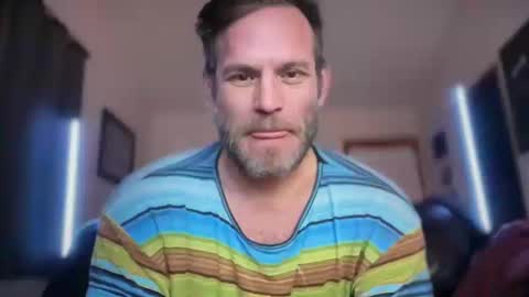 Snapshot of mackincaliallday chatting on 19, 10, 2025 MackinCaliAllDay online show from 19, 10, 2025