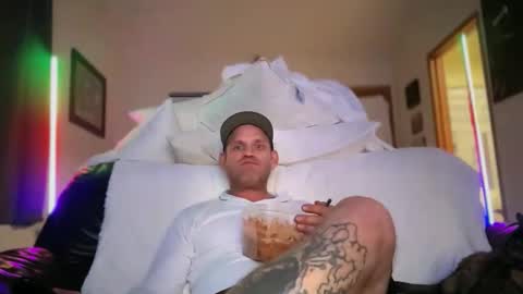 Snapshot of mackincaliallday chatting on 27, 10, 2025 MackinCaliAllDay online show from 27, 10, 2025