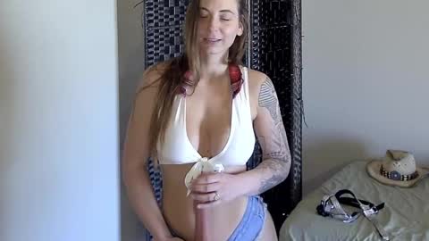 Snapshot of madam_edgewood chatting on 29, 9, 2025 Madam Edgewood online show from 29, 9, 2025