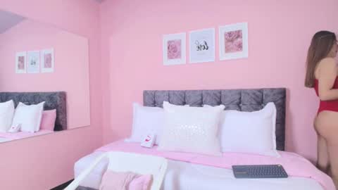 Snapshot of maddie_beauty chatting on 15, 10, 2025 Maddie online show from 15, 10, 2025