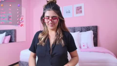 Snapshot of maddie_beauty chatting on 18, 11, 2025 Maddie online show from 18, 11, 2025